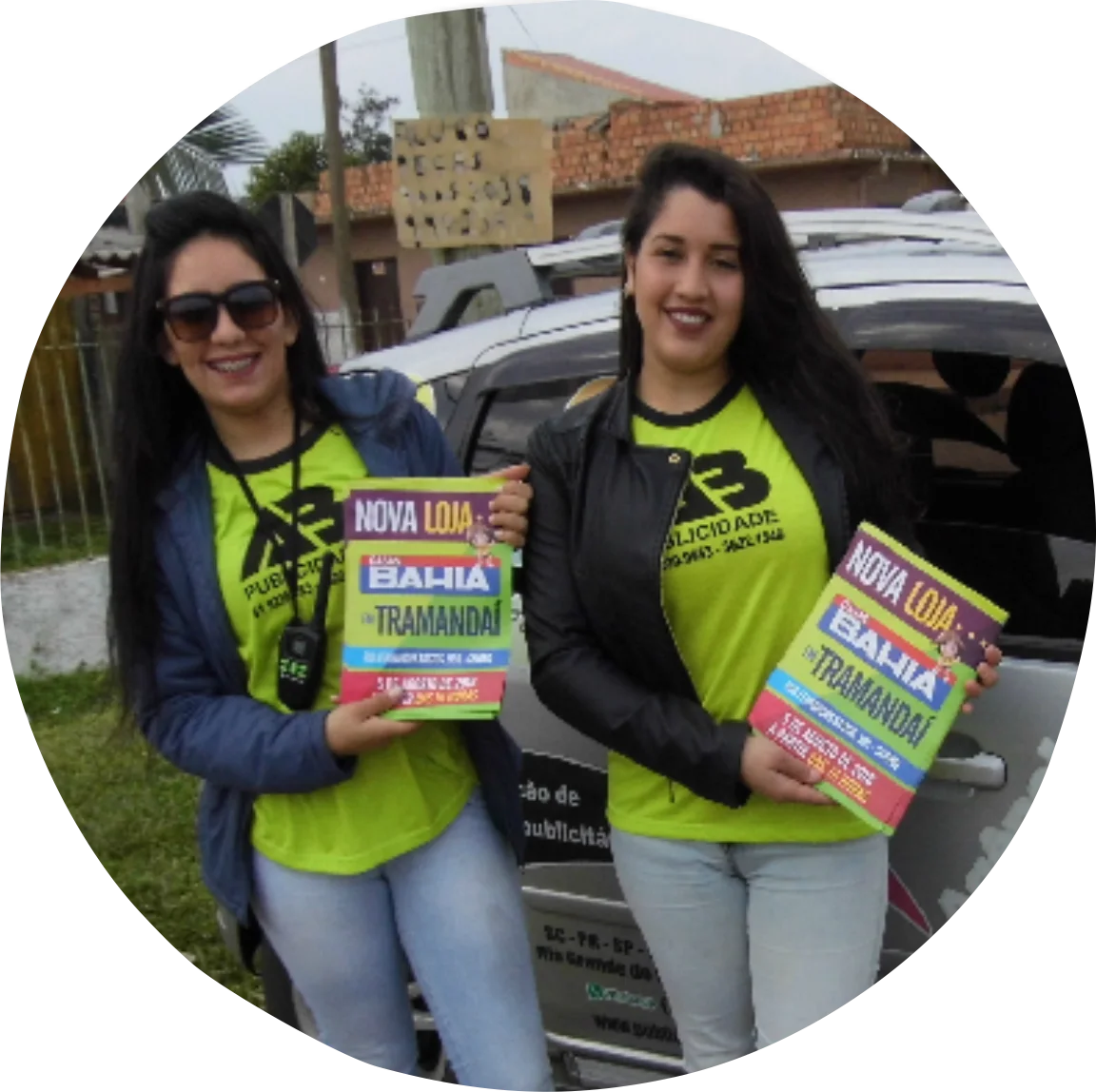 Equipe da ação de panfletagem Casas Bahia